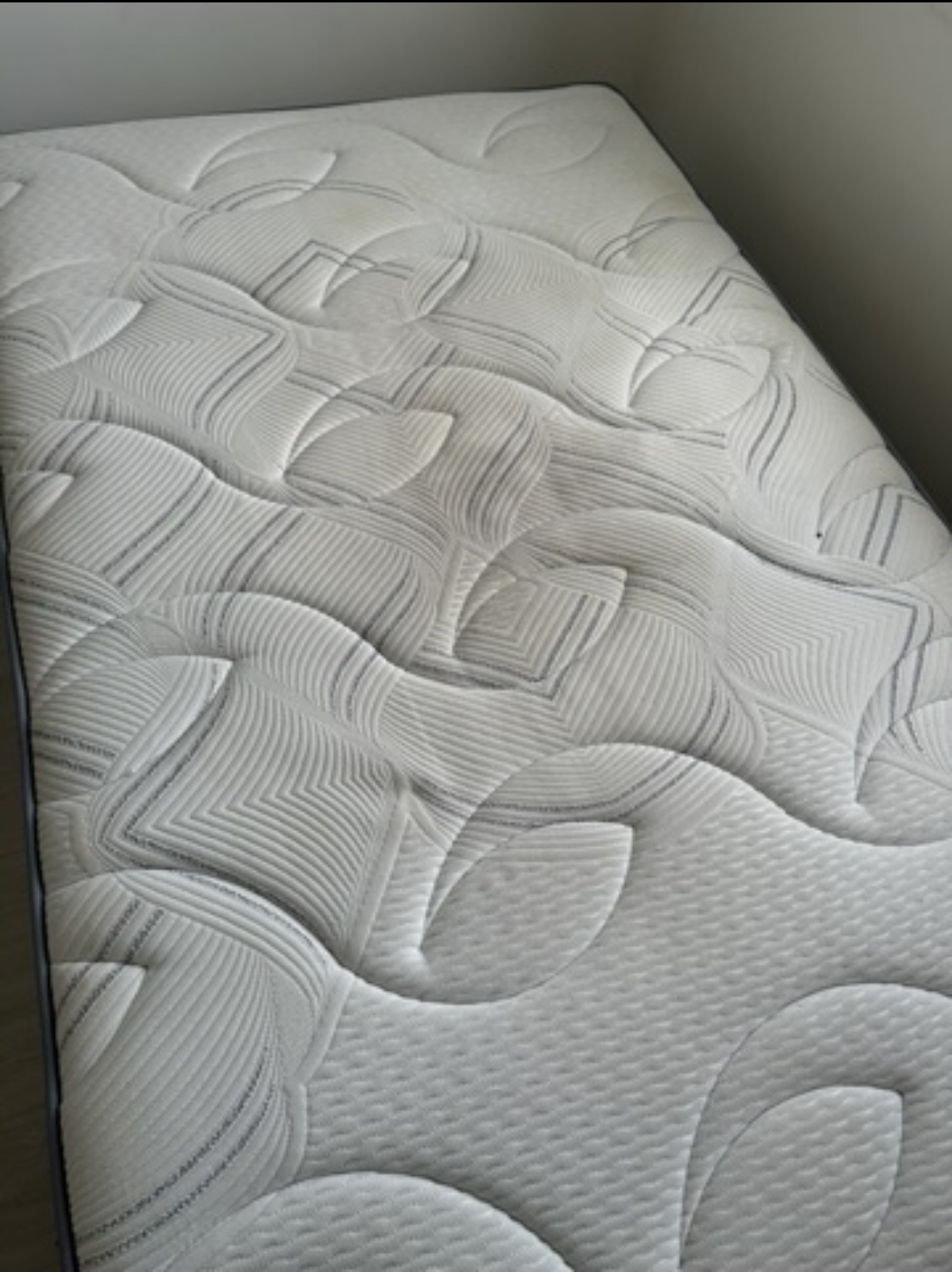 Matelas avant nettoyage Dr Shine